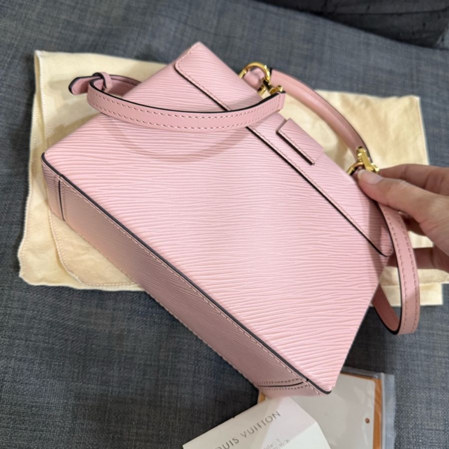 💕近新品LV M52879 Locky BB二用斜背包 💕💕-18