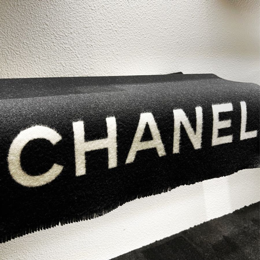 ► 全新 Chanel CACHEMIRE喀什米爾羊毛 經典雙C logo 黑白披肩/圍巾-1