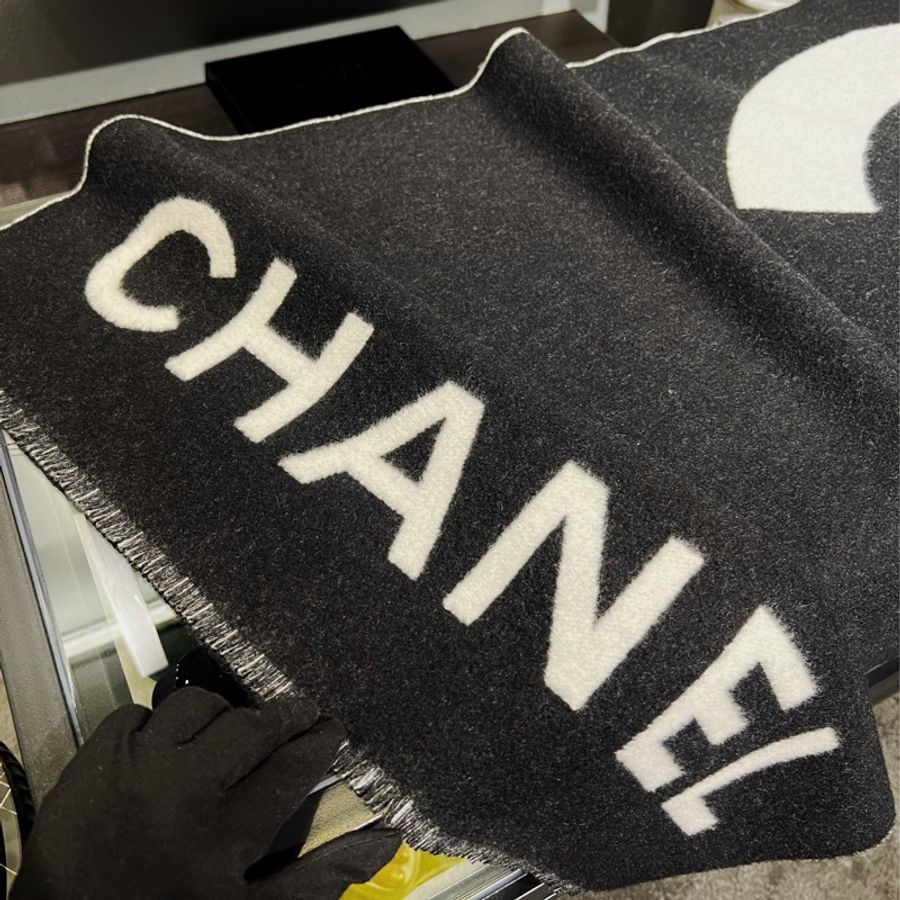 ► 全新 Chanel CACHEMIRE喀什米爾羊毛 經典雙C logo 黑白披肩/圍巾-3