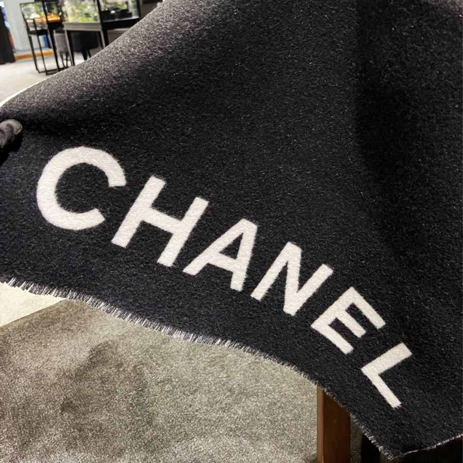 ► 全新 Chanel CACHEMIRE喀什米爾羊毛 經典雙C logo 黑白披肩/圍巾-4