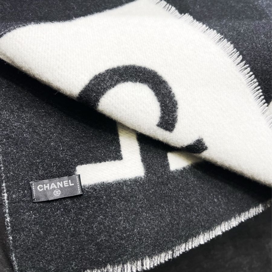 ► 全新 Chanel CACHEMIRE喀什米爾羊毛 經典雙C logo 黑白披肩/圍巾-6