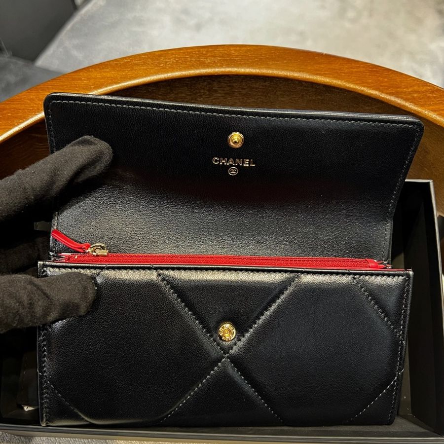 ► 全新 CHANEL 19系列✨黑金掀蓋 二折 扣式長夾-3