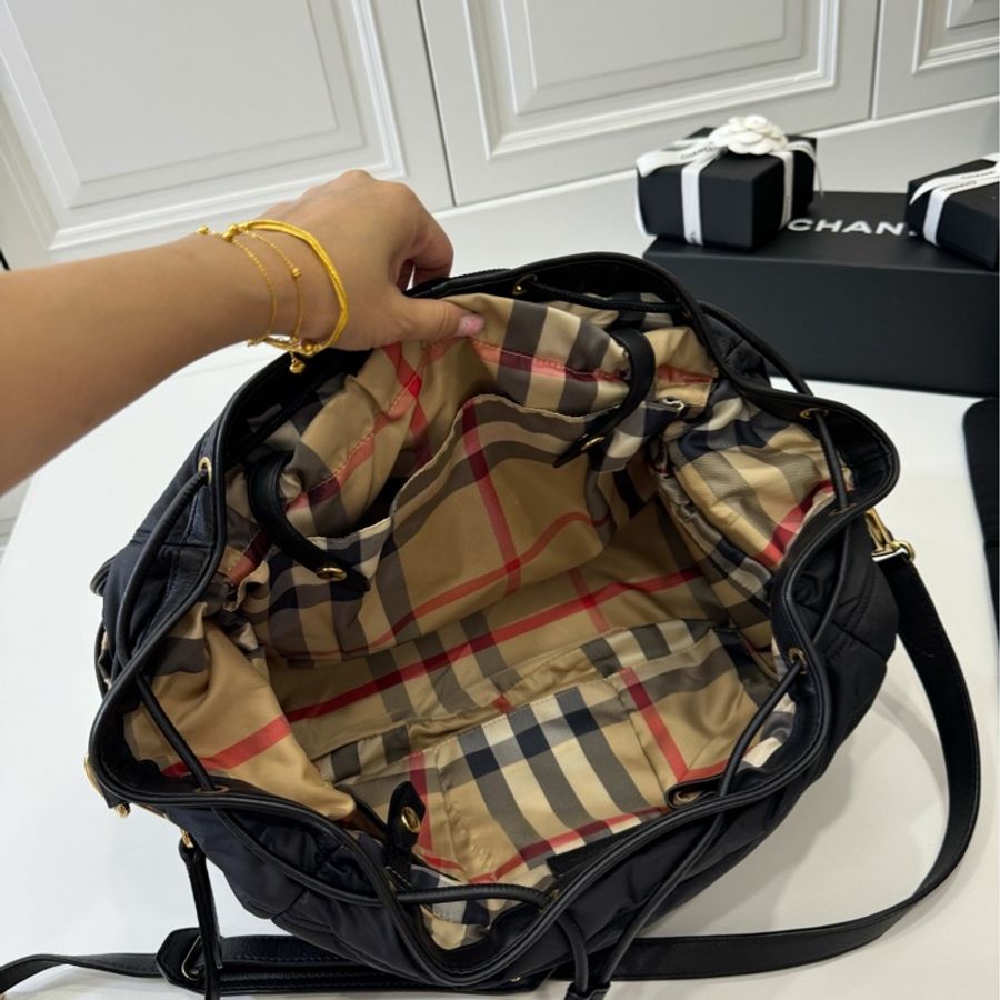 BURBERRY  Nylon Quilted Diaper Bag 黑 斜背包 公事包 電腦包 肩背包 郵差包-7