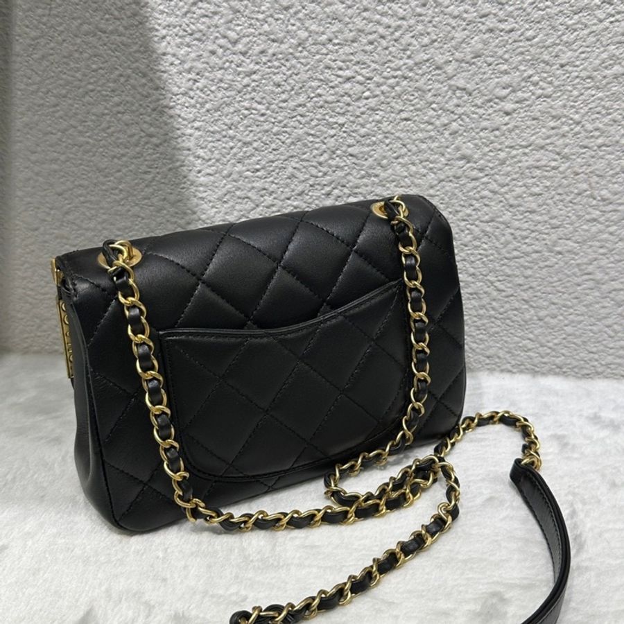 Chanel 鑲邊口蓋包-5