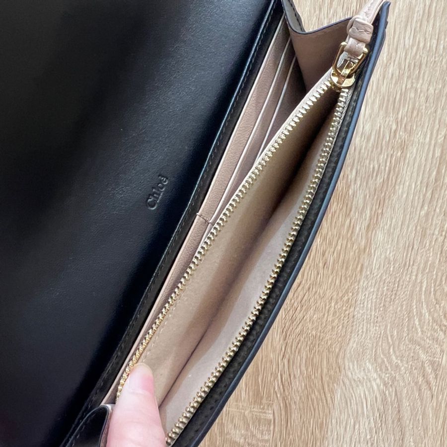Chloe 黑牛皮內裡香檳色長夾-10