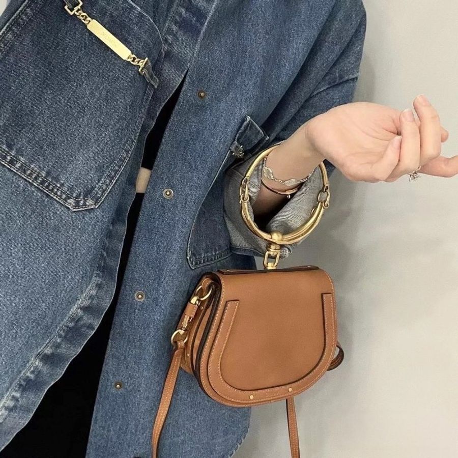 Chloe 手鐲包 金棕小號-3