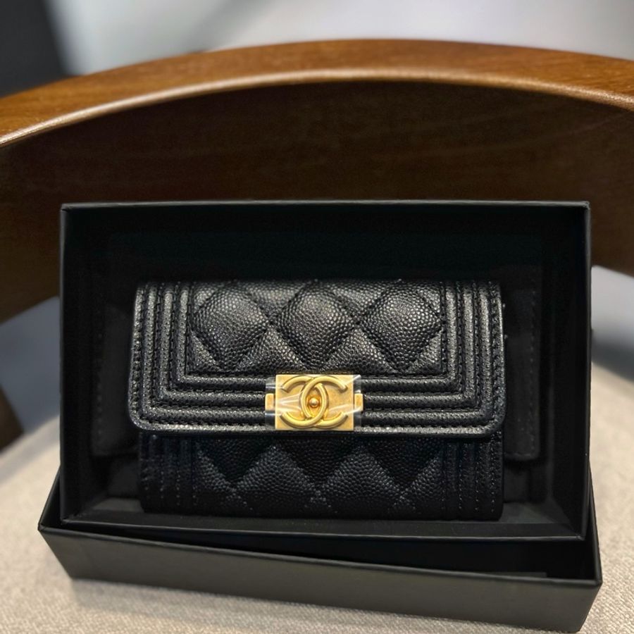 ► 全新 CHANEL BOY系列 ✨黑色荔枝皮金釦兩折 短夾-1