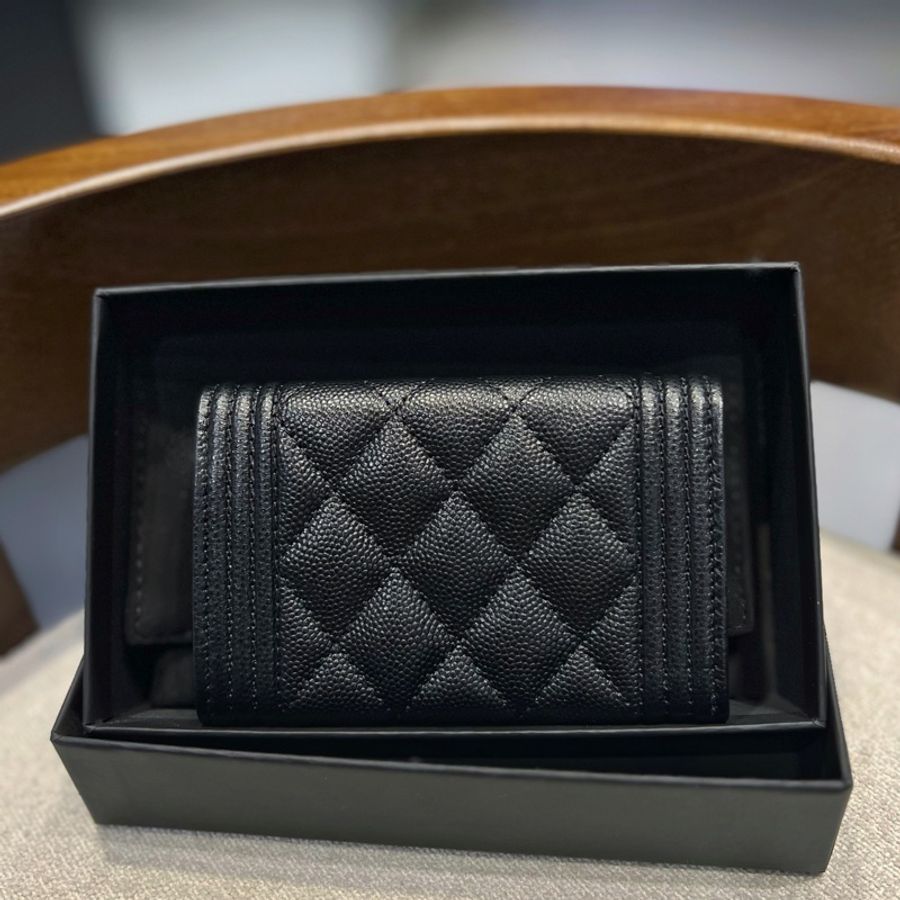 ► 全新 CHANEL BOY系列 ✨黑色荔枝皮金釦兩折 短夾-2