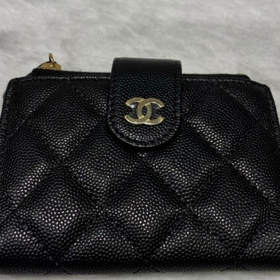 ► 全新 CHANEL 黑色荔枝牛皮金釦雙拉鍊 釦帶式零錢袋卡夾-5