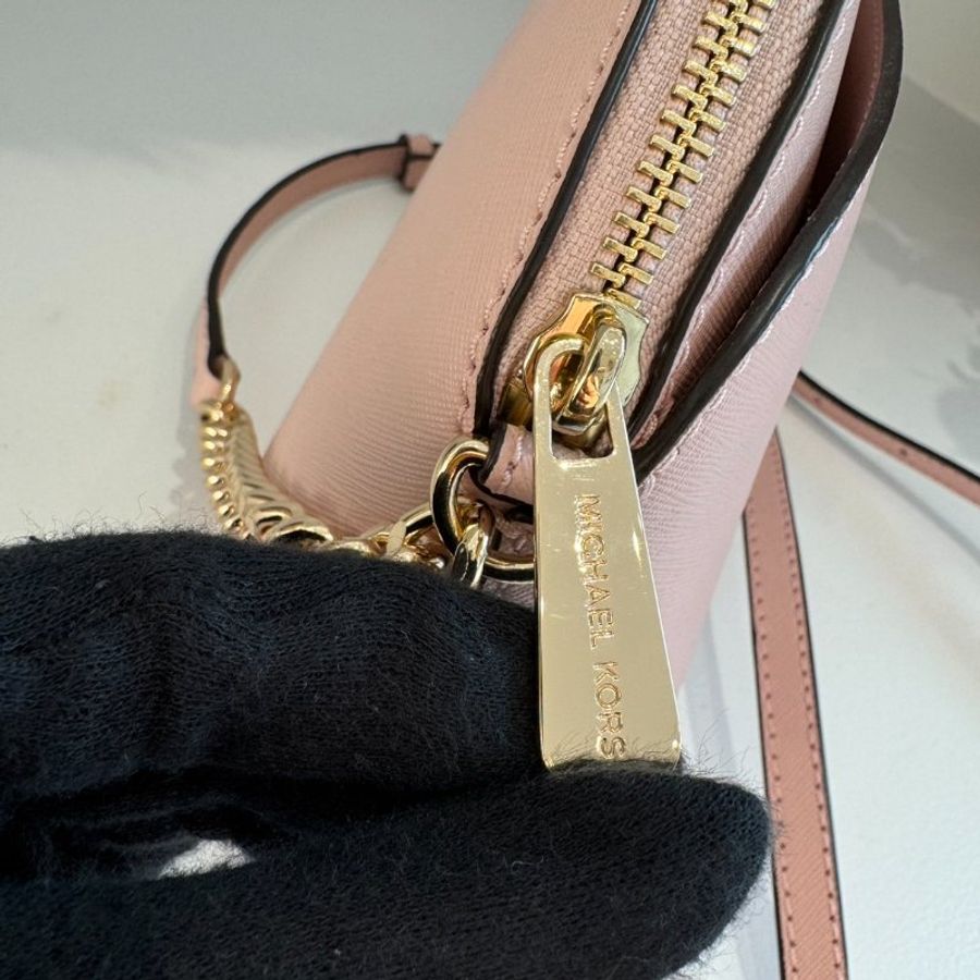 ｛全新品✨夢幻粉💗｝MK防刮全皮鍊帶斜背貝殼包-3