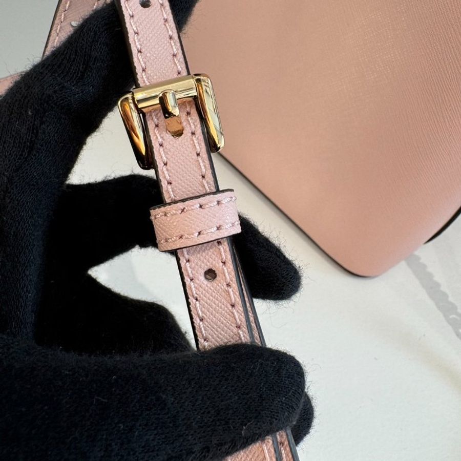 ｛全新品✨夢幻粉💗｝MK防刮全皮鍊帶斜背貝殼包-4