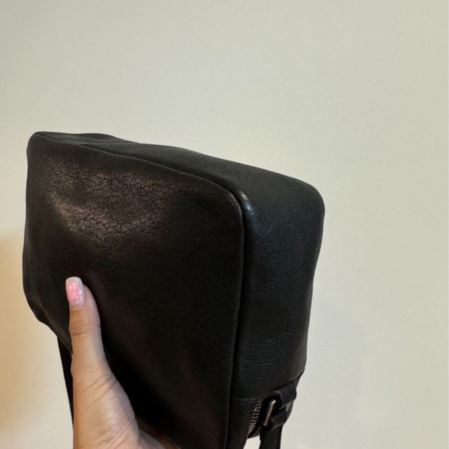 YSL Saint Laurent 聖羅蘭 LOU系列 黑 品牌LOGO 牛皮拉鍊 斜背包 相機包 肩背包 側背包-7