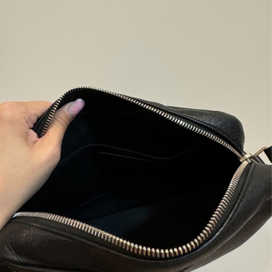 YSL Saint Laurent 聖羅蘭 LOU系列 黑 品牌LOGO 牛皮拉鍊 斜背包 相機包 肩背包 側背包-10