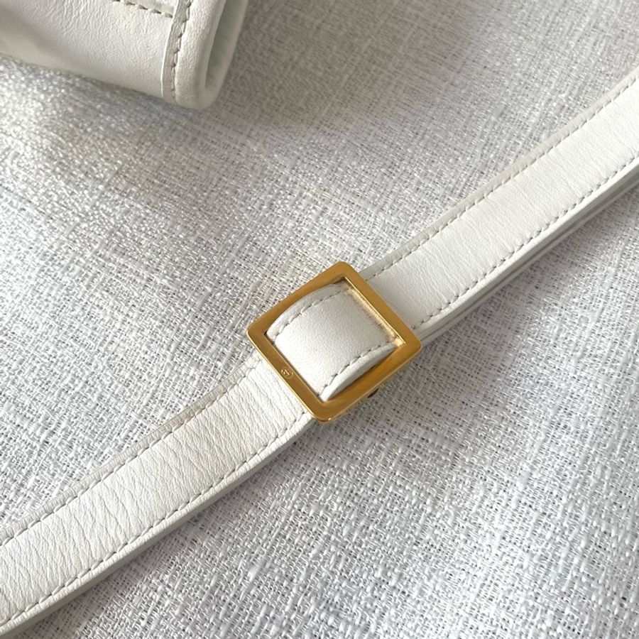 ✨ GUCCI 中古白色老花GG抽繩水桶包-39