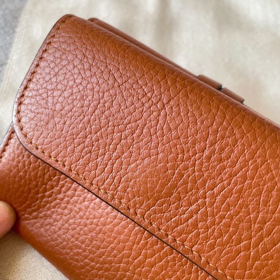 💯正貨❗️【Chloe】ALPHABET品牌經典三摺錢包 禮盒全套。SMALL ALPHABET TRI-FOLD WALLET IN GRAINED LEATHER FULL SET-11