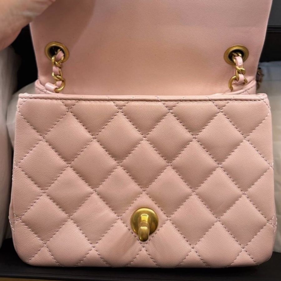 ► 全新 Chanel 經典CF金球方胖子🌸mini粉色羊皮口蓋包🌸-5