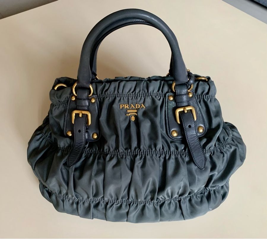 PRADA 經典氣質灰綠高菲包-0