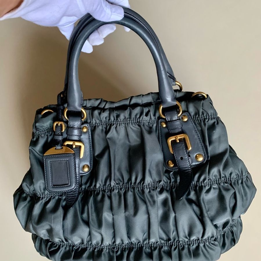 PRADA 經典氣質灰綠高菲包-1