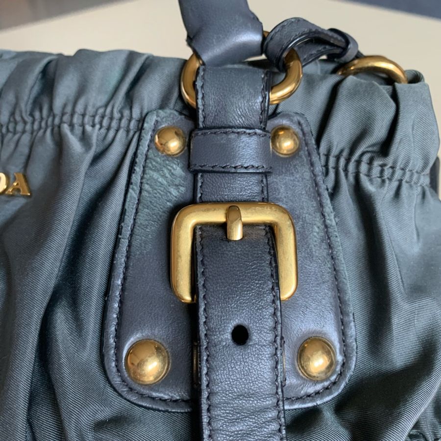 PRADA 經典氣質灰綠高菲包-6