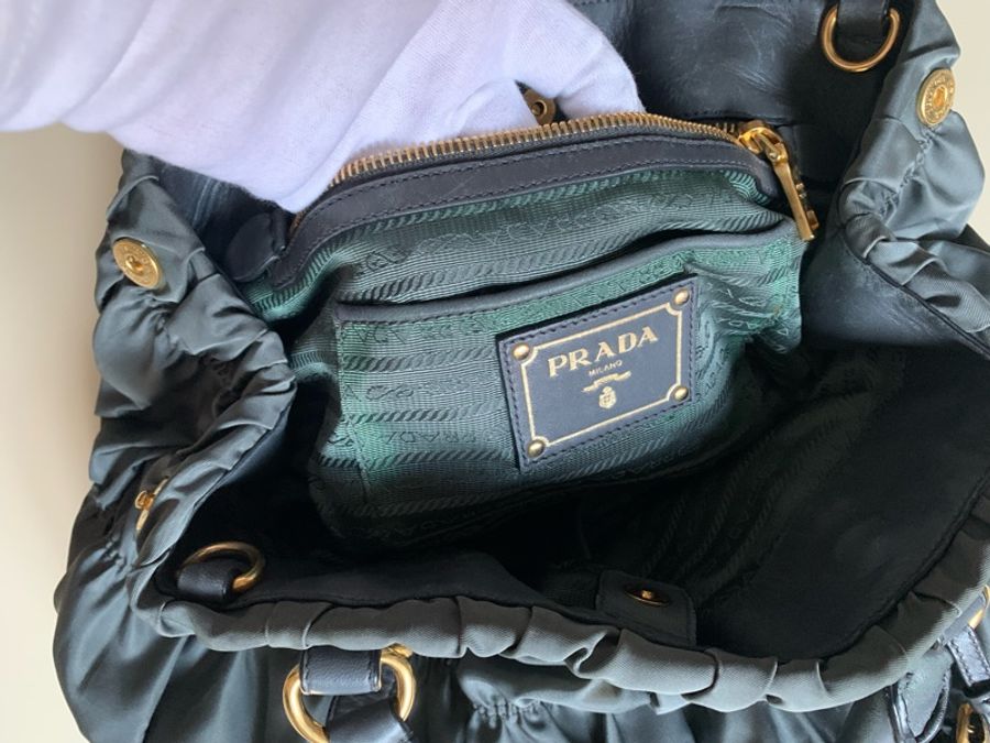 PRADA 經典氣質灰綠高菲包-7