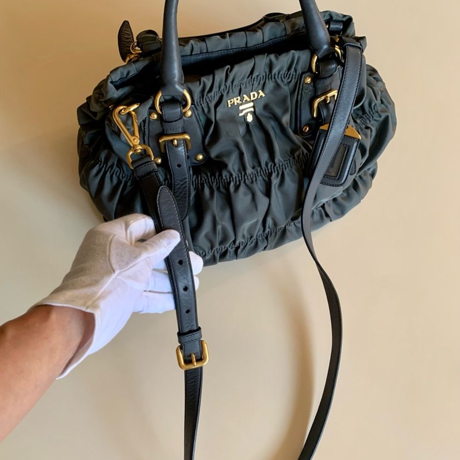 PRADA 經典氣質灰綠高菲包-10