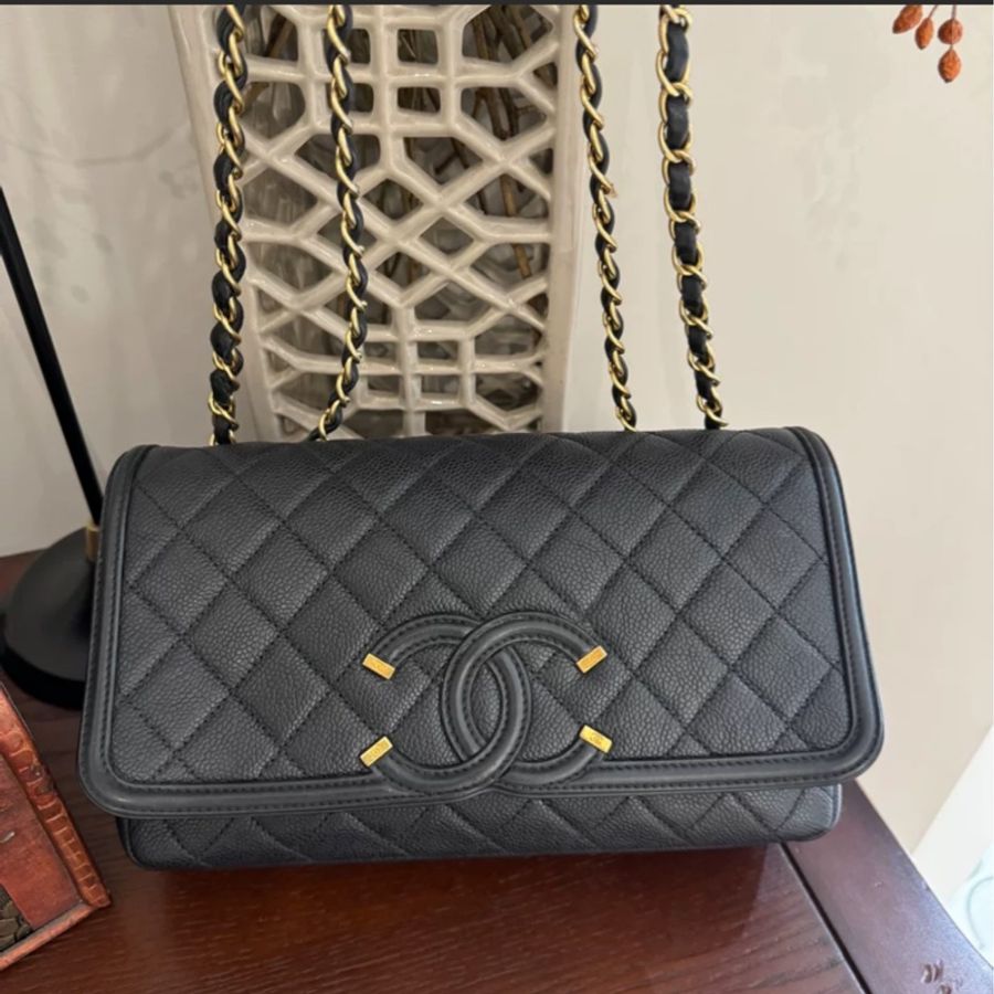 CHANEL香奈兒 filigree雙C logo黑金荔枝牛皮包-0
