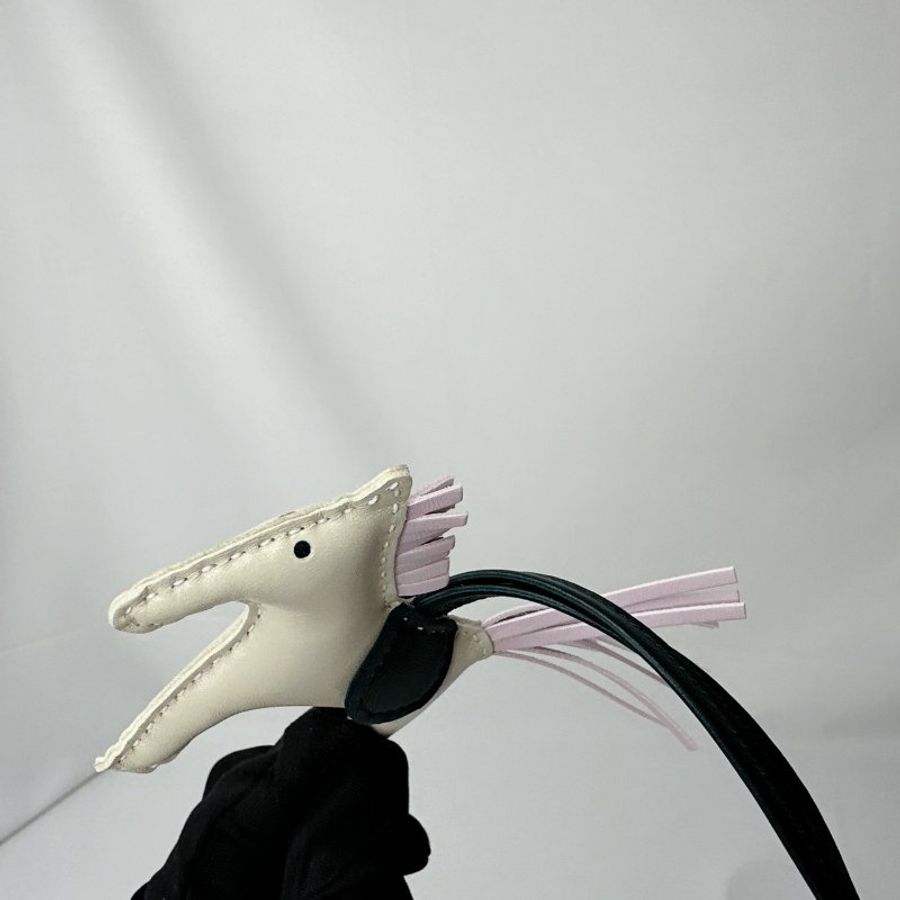 HERMES 全新奶昔白Rodeo PM小馬掛飾-5