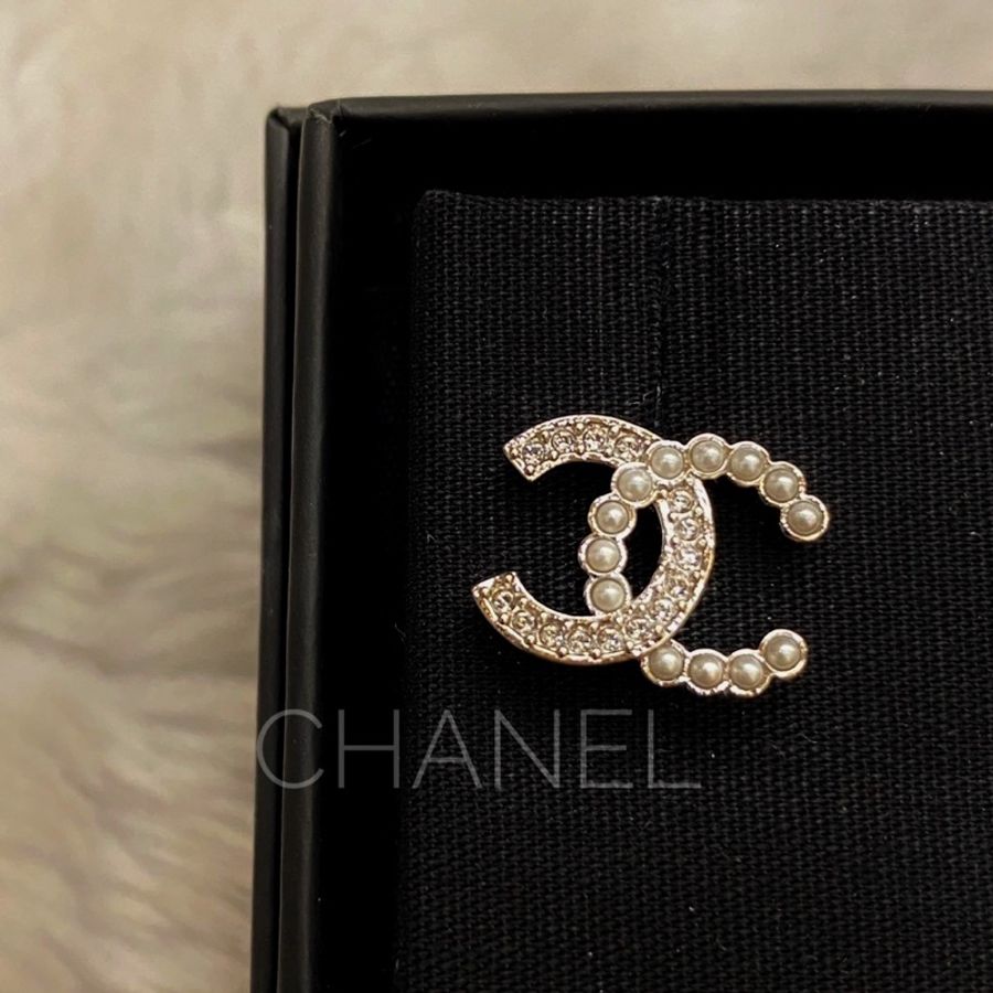 ► 全新 Chanel 經典雙C logo 珍珠鑲鑽款 耳針-3