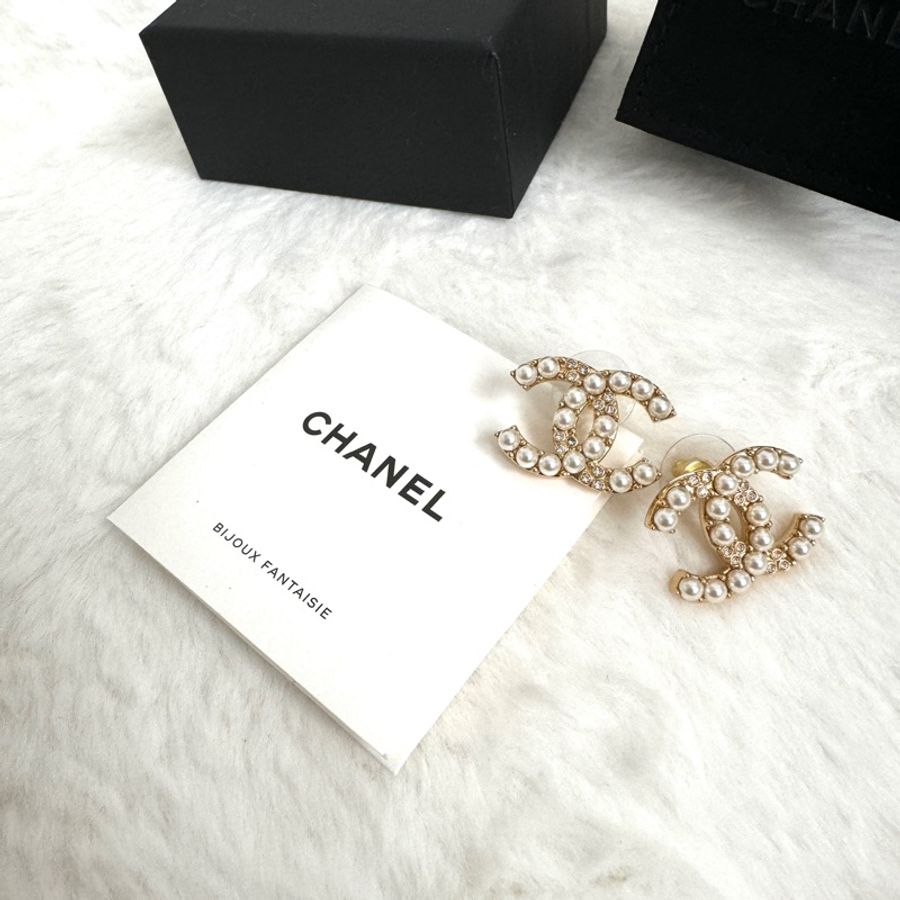 香奈兒chanel 中大款 雙C 貼耳珍珠x鑽耳環(已售出)-4
