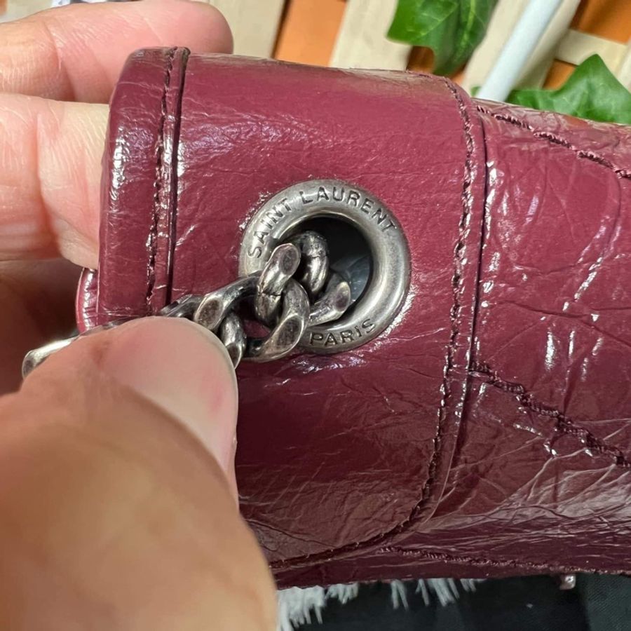 YSL SAINT LAURENT 聖羅蘭 NIKI 583103 0EN04 6475 油蠟皮革肩背鍊條包 (勃地根紅)-27