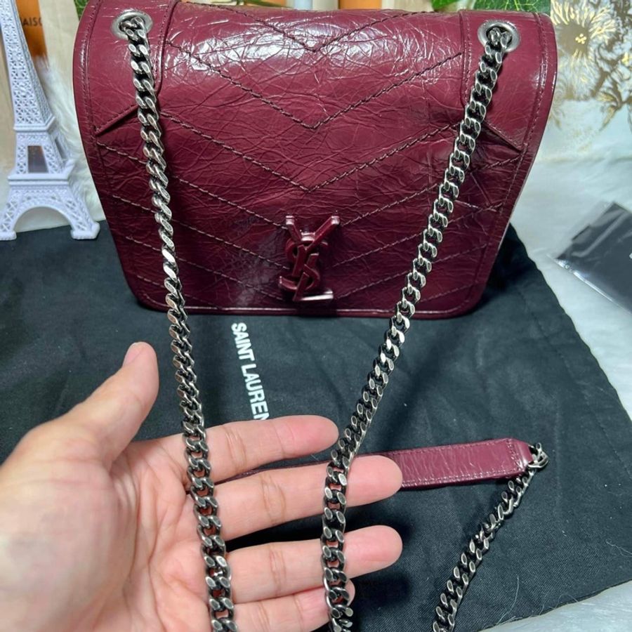 YSL SAINT LAURENT 聖羅蘭 NIKI 583103 0EN04 6475 油蠟皮革肩背鍊條包 (勃地根紅)-29