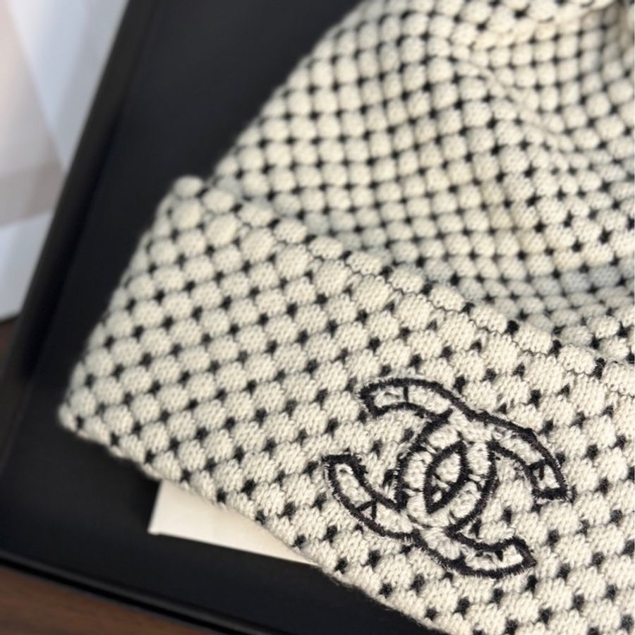 Chanel 白色針織毛帽-1