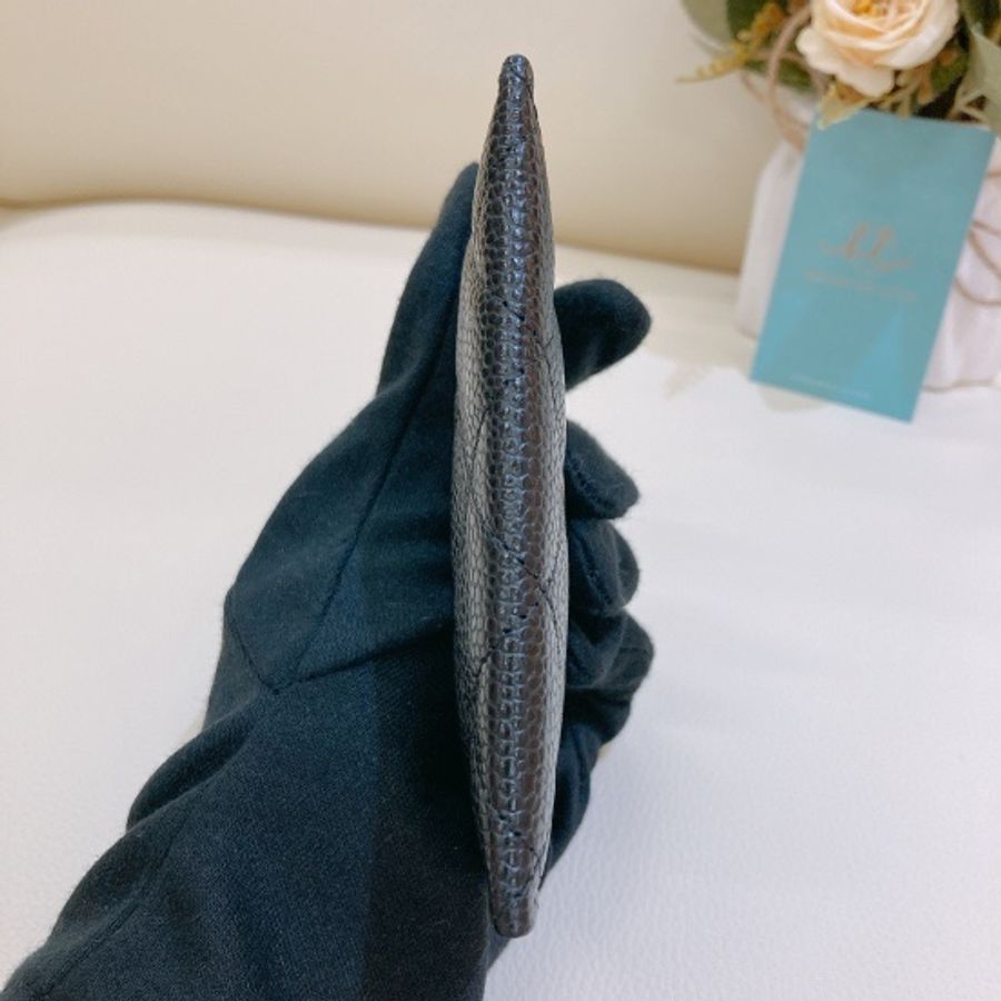 香奈兒魚子醬牛皮金扣卡包-15