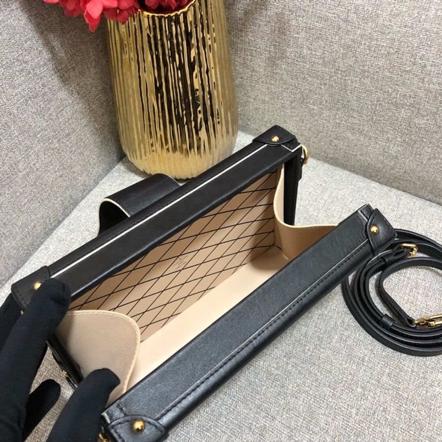 Louis Vuitton 路易威登 大盒子磨砂扣限量款 長20cm 2018年購入-6