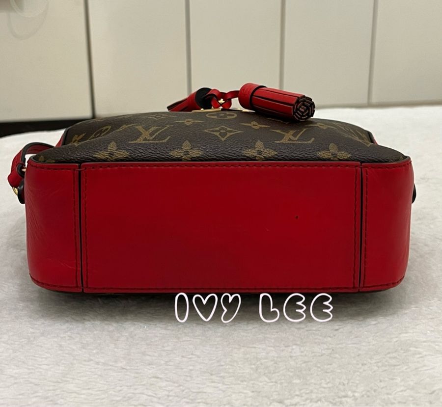 LV M43556經典Saintonge系列帆布印花流蘇鑲飾牛皮飾邊 手提包 斜背包 肩背包 相機包 罌粟紅色 二手精品-2