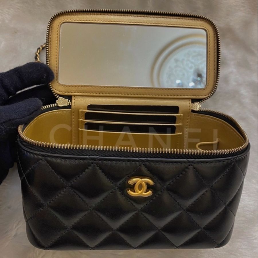 ► 全新 Chanel 雙C LOGO復古核桃金球化妝箱 皮穿鏈 核桃編織調節-1