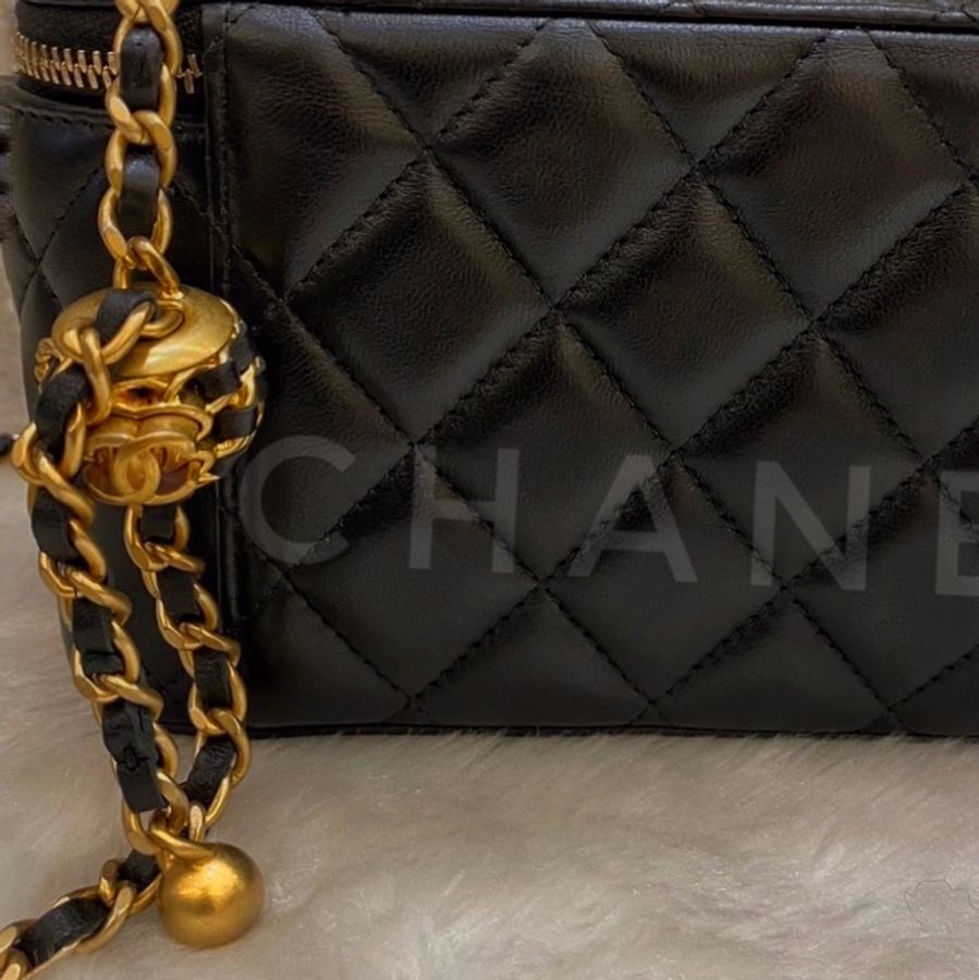 ► 全新 Chanel 雙C LOGO復古核桃金球化妝箱 皮穿鏈 核桃編織調節-5
