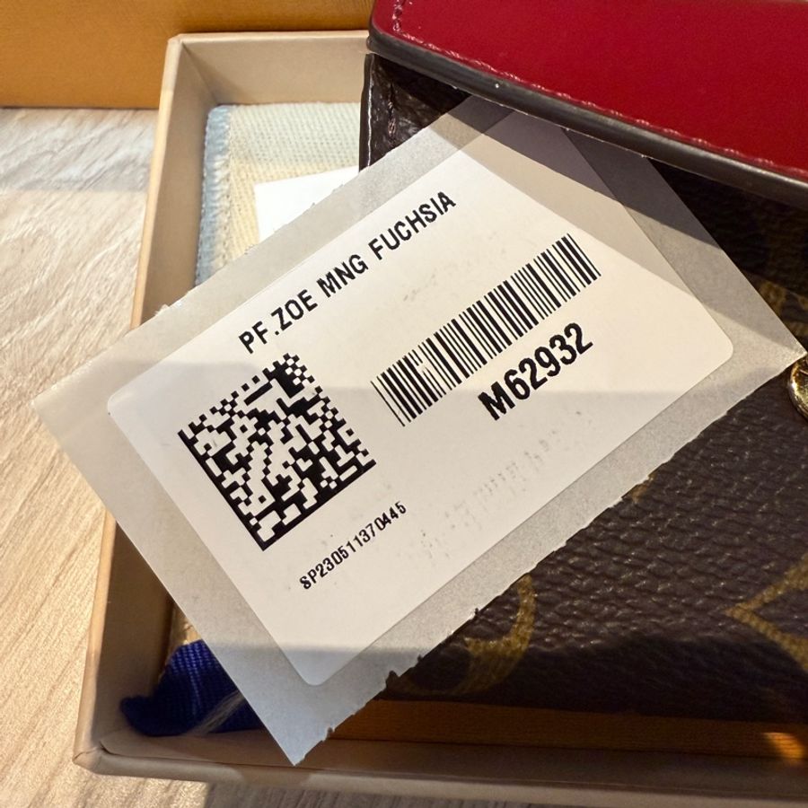 LV 女用皮夾 M62932 ZOE 經典花紋三折零錢小短夾(紫紅)-19