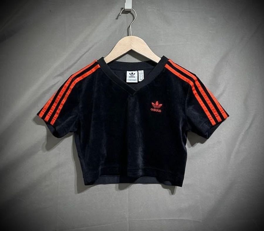 Adidas V-DAY CRPPD TEE 三條紋愛心刺繡短版上衣 XS-4