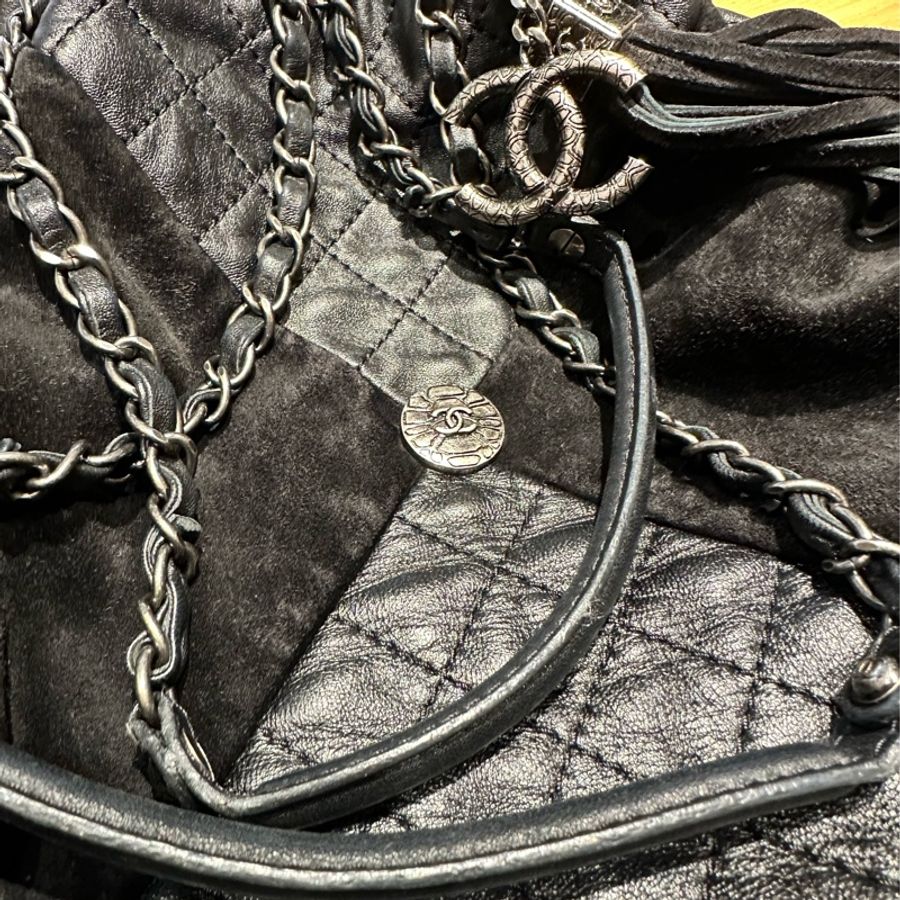 Chanel 黑銀拼皮水桶肩背包-10