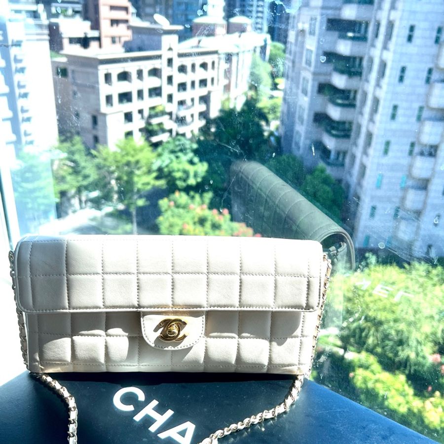 Chanel 冰格羊皮金釦下蓋法棍鏈條肩背包/ 米色-0