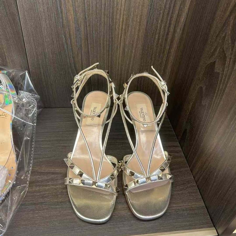 Valentino 涼鞋 36.5號 全新閒置痕跡 高度適中 非常百搭的一雙鞋-0