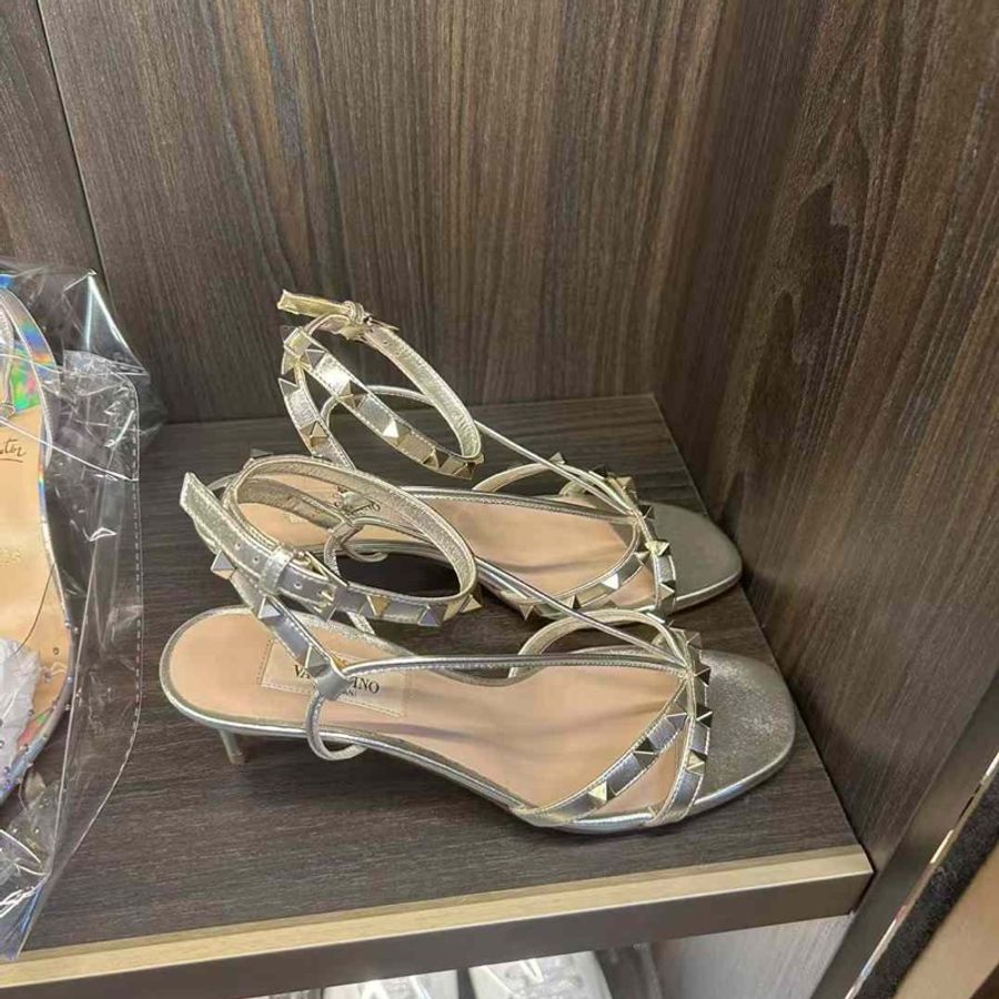 Valentino 涼鞋 36.5號 全新閒置痕跡 高度適中 非常百搭的一雙鞋-2