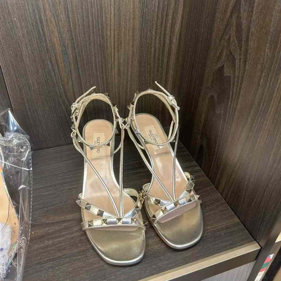 Valentino 涼鞋 36.5號 全新閒置痕跡 高度適中 非常百搭的一雙鞋-3