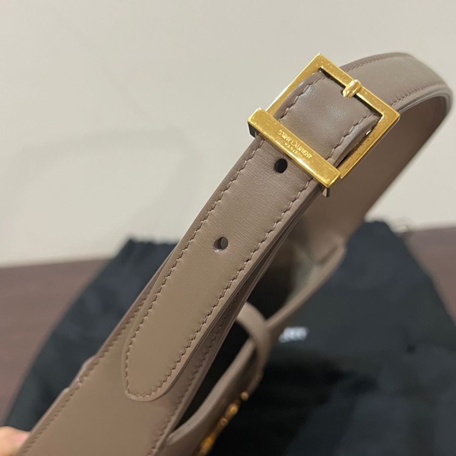 Ysl LE 5 À 7滑面皮革手袋(奶茶色）-3