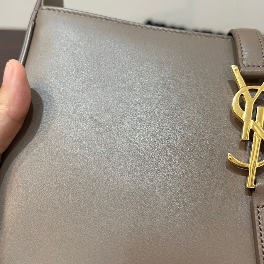 Ysl LE 5 À 7滑面皮革手袋(奶茶色）-8