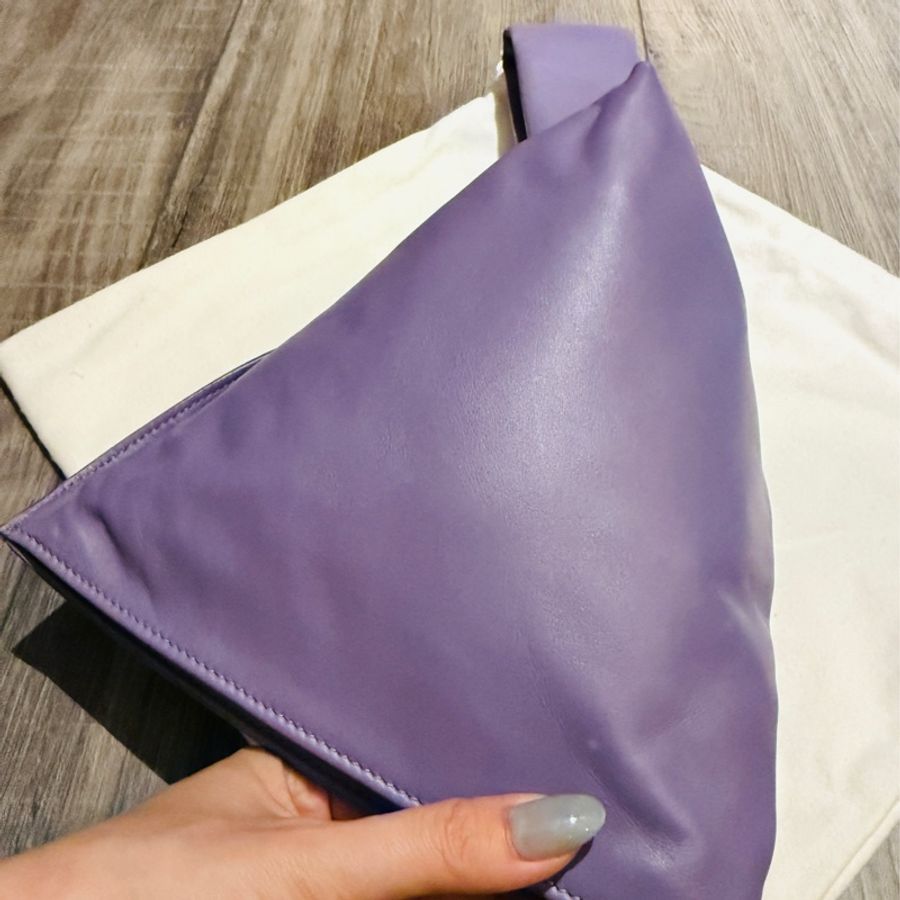 9.8成新 BOTTEGA VENETA  Mini Twist 薰衣草紫小牛皮手拿包-1