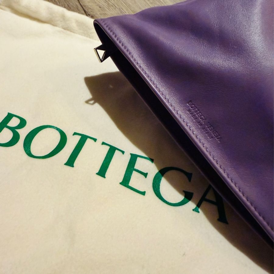 9.8成新 BOTTEGA VENETA  Mini Twist 薰衣草紫小牛皮手拿包-8