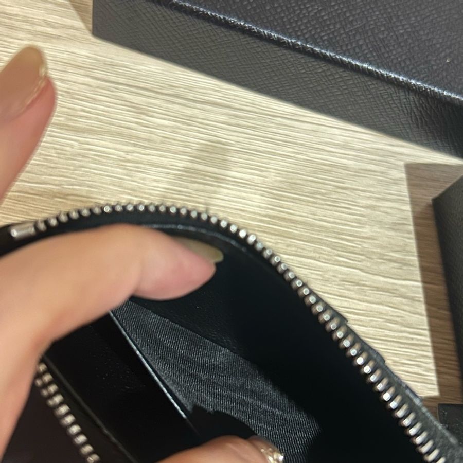 聖誕節降價✨Prada經典黑色牛皮小錢包-5