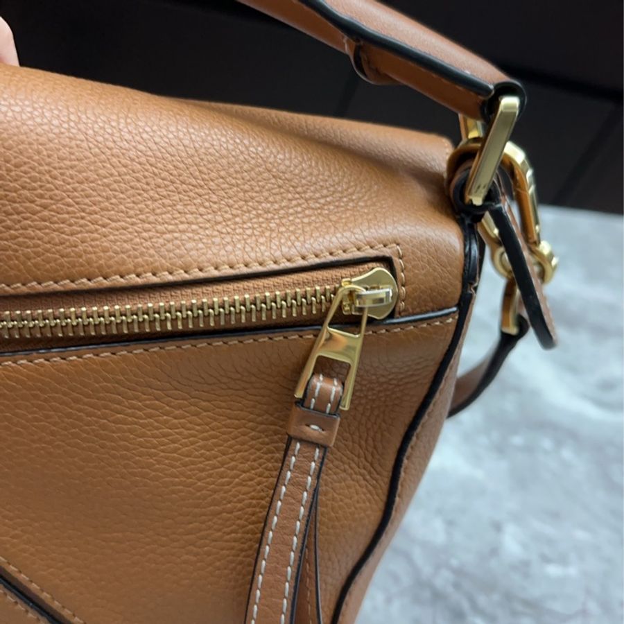 Loewe Puzzle 小號 焦糖棕色 金釦-2